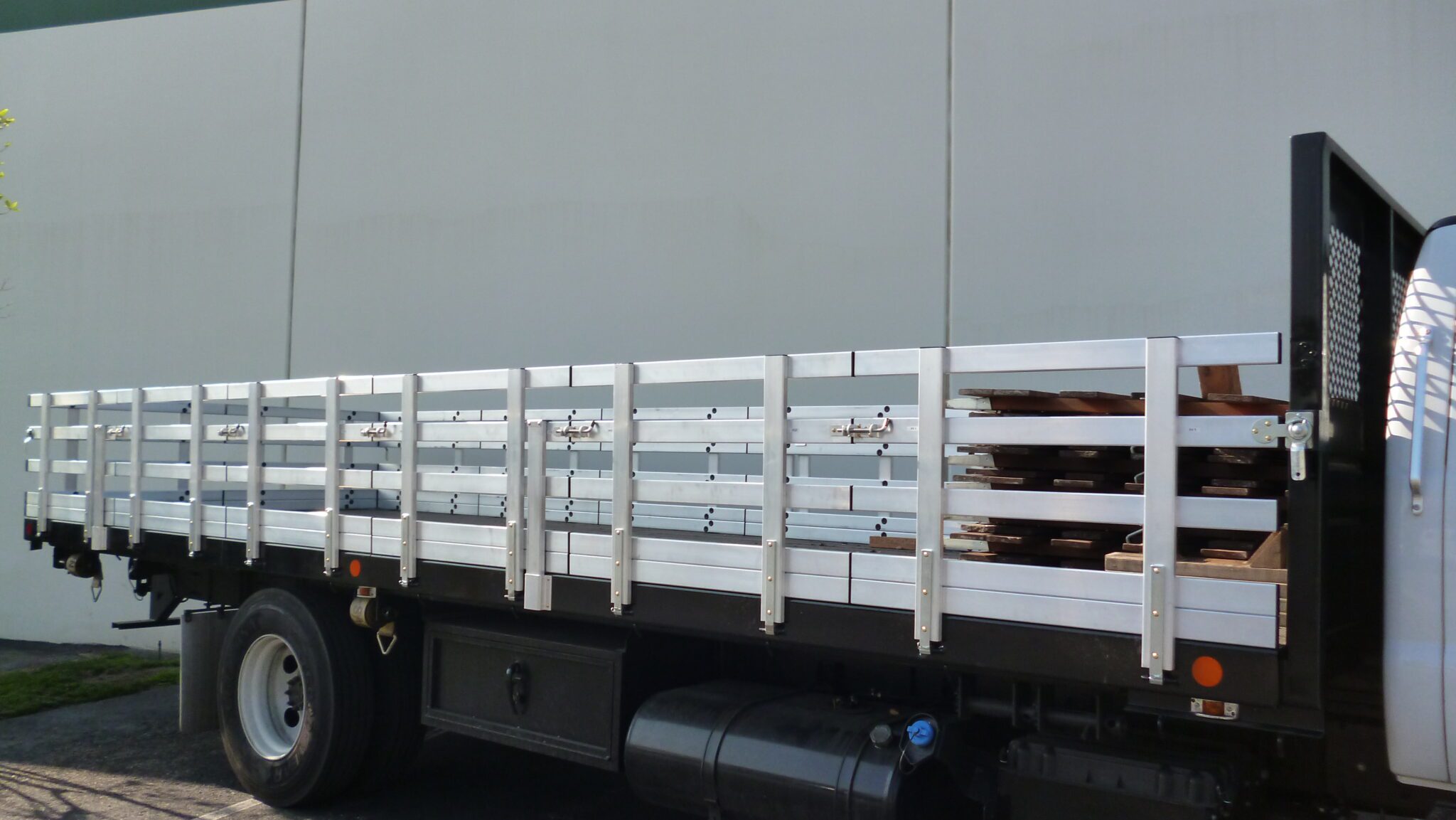 8'x24' aluminum gate assembly with 25'' fold down gates