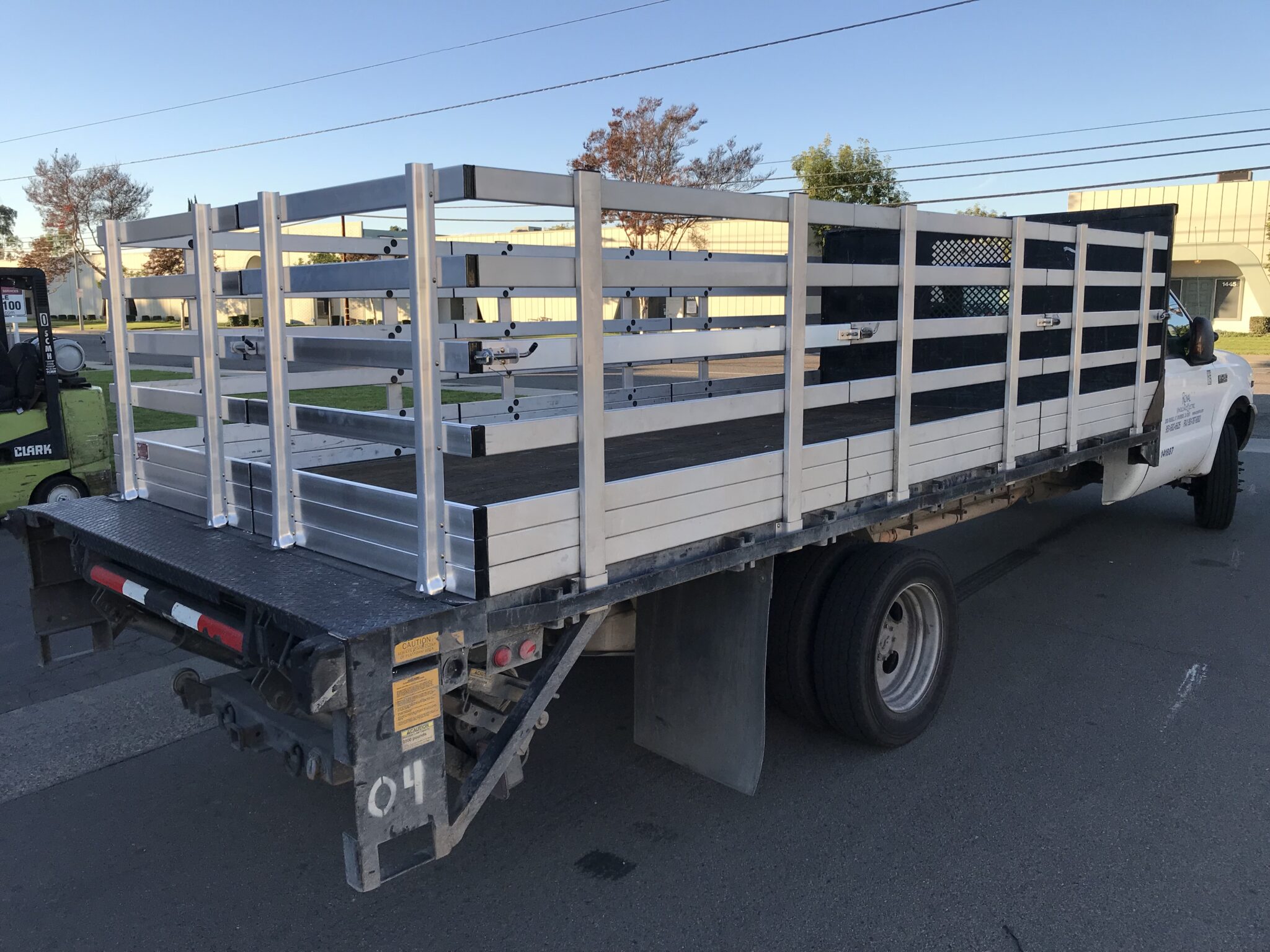 Aluminum Gate Assembly for a 2004 F450 8'x20', with 41'' lift out stakes