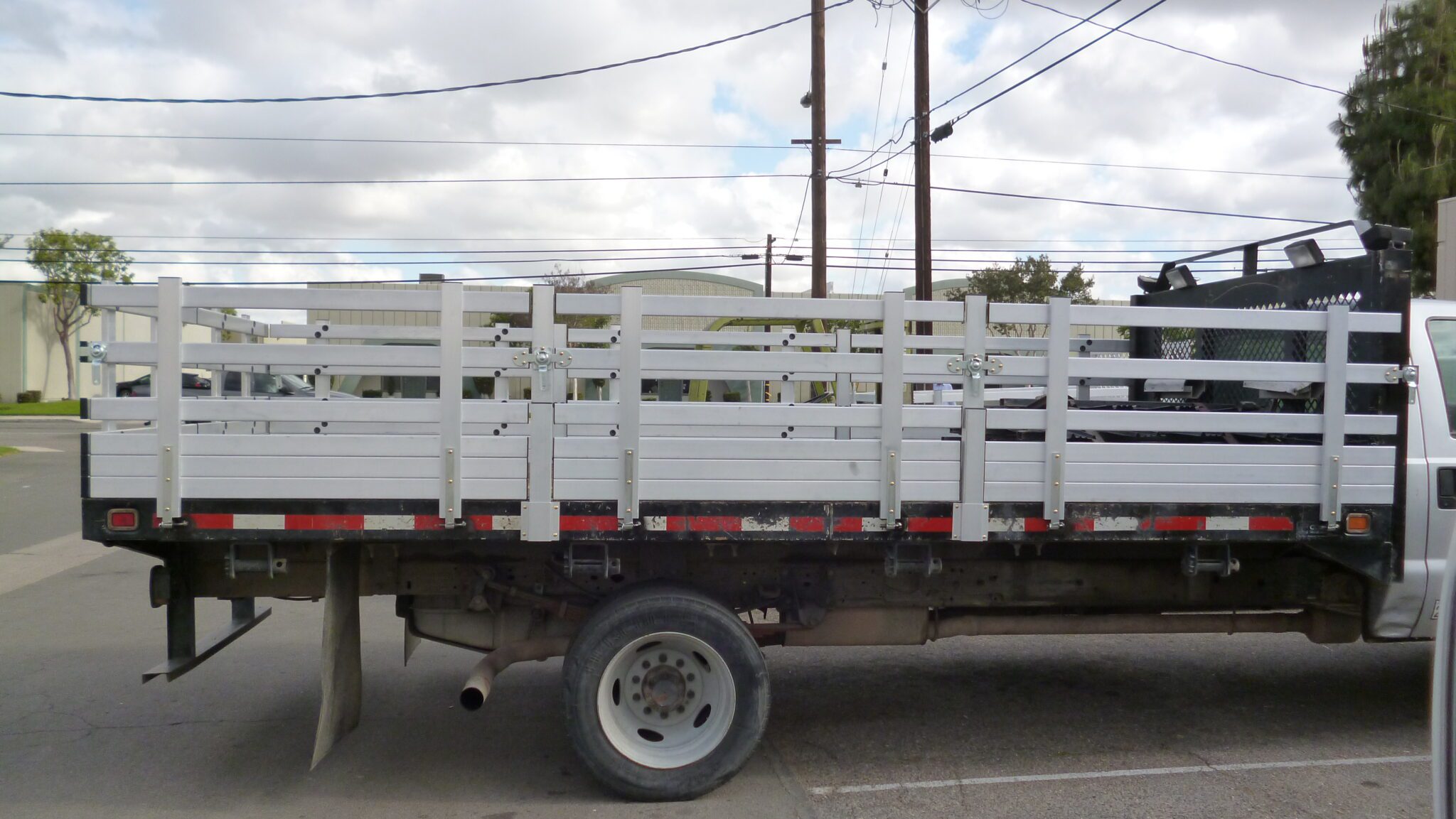 8'x16' aluminum gate assembly with 30'' fold down sides &amp; 30'' lift outs in the rear