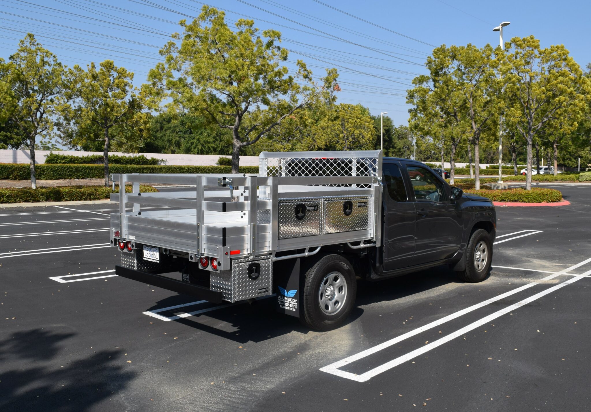 2022 Nissan Frontier 6′X7′ aluminum body with 22″ fold-down gates, 4 tool boxes, dock bumper, and 6 tie-downs