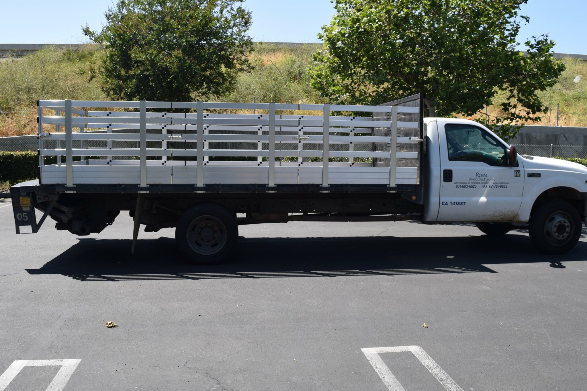 Aluminum Gate Assembly for a 2006 F450 8'x16', with 41'' lift out stakes