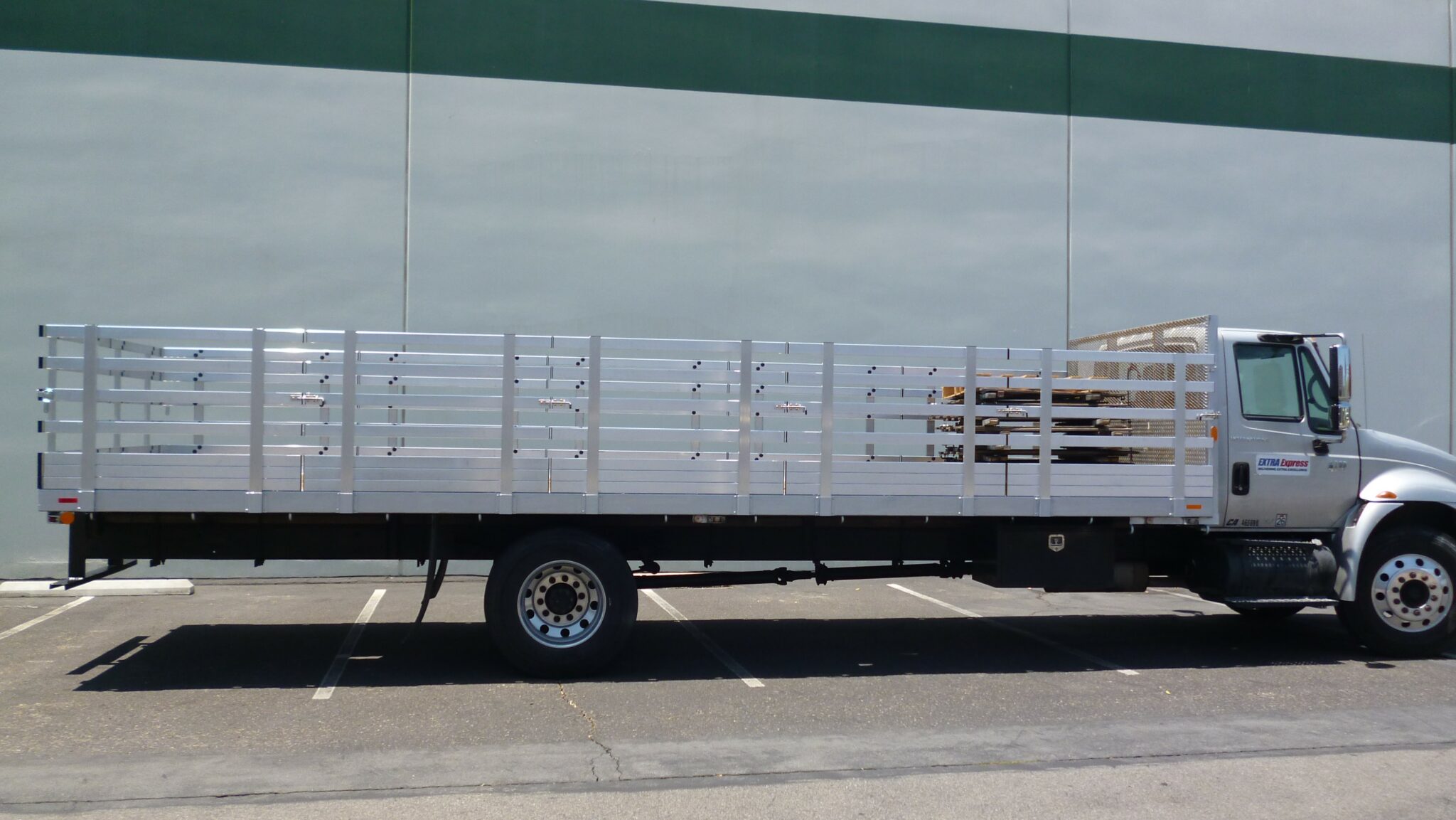 Aluminum Gate Assembly for a 2006 International 8'X26', with 41'' lift out stakes