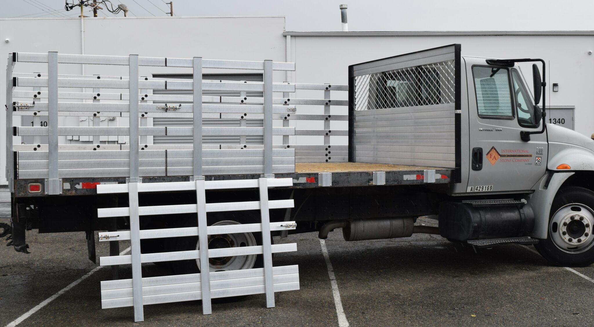 Aluminum Gate Assembly 8'x14', with 41'' lift out stakes