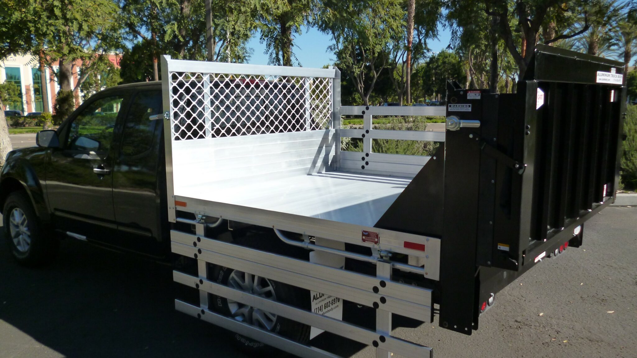 2015 Nissan Frontier with a 6'X6'6''aluminum body, 22'' fold down sides Tommy lift gate