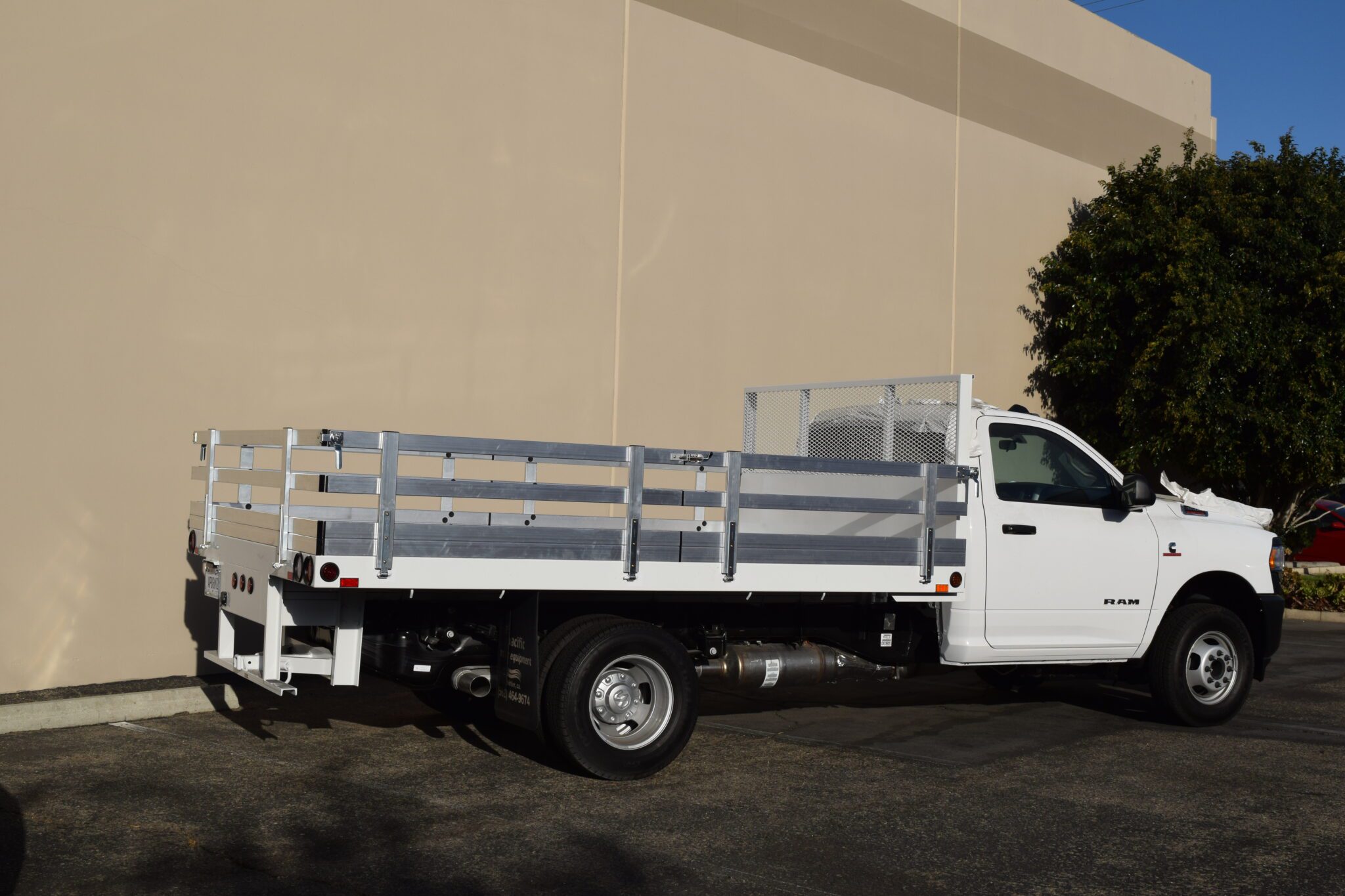 Aluminum Gate Assembly for a 2019 Ram 3500 8'x12', with 22'' fold down gates