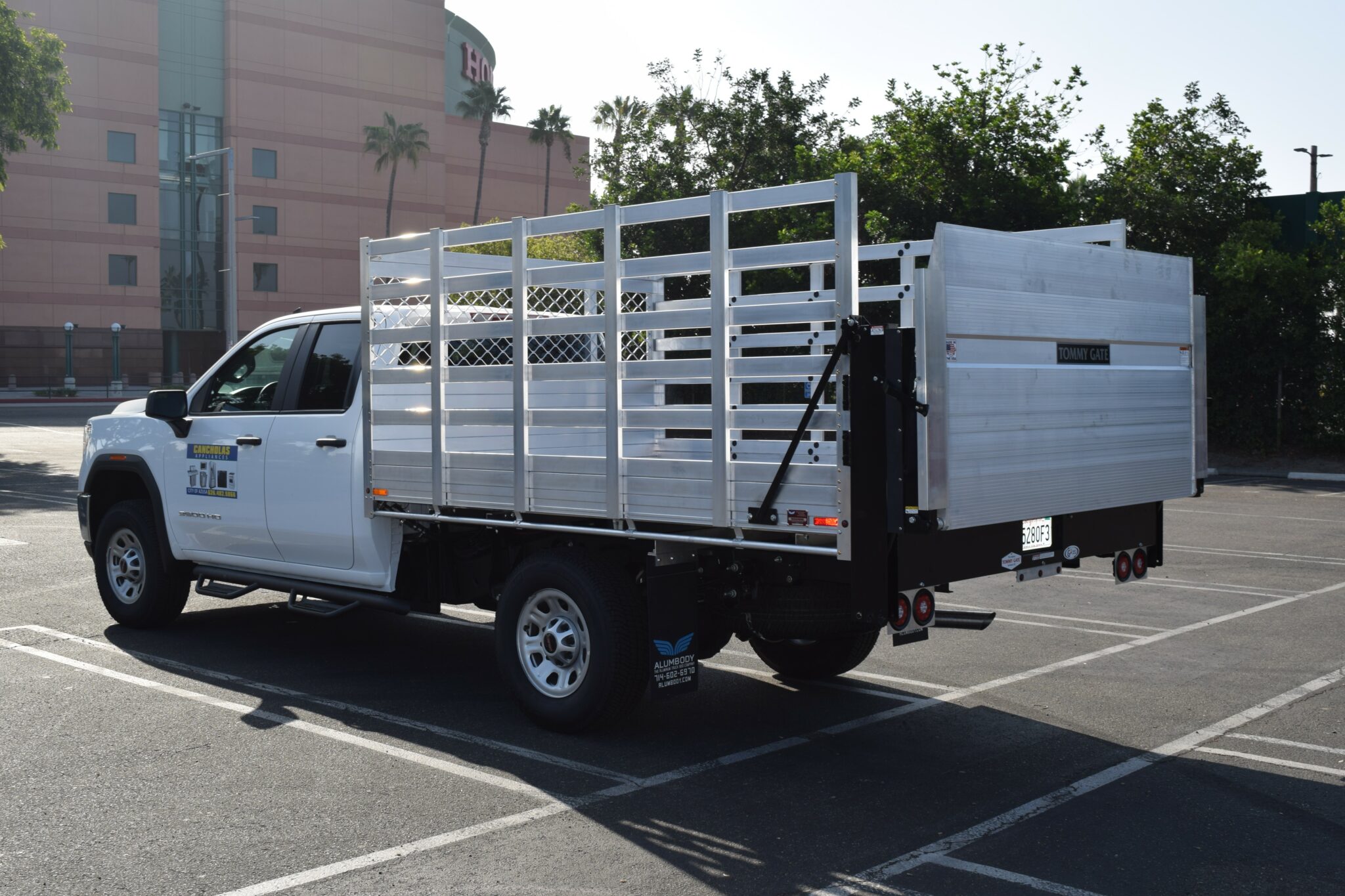 2021 GMC Sierra 3500 7×10 permanent 48" side gates and aluminum lift gate in the rear