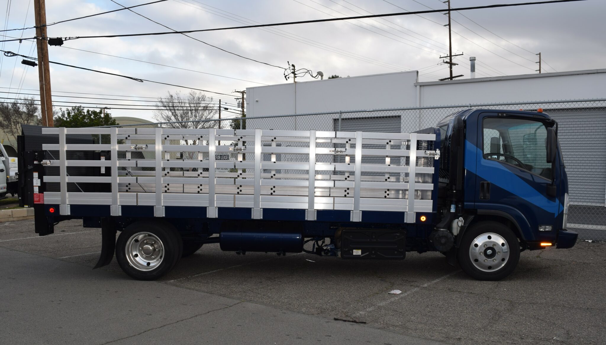 Aluminum Gate Assembly for a 20014 Isuzu True Cam 8'X16', with 38'' lift out sides