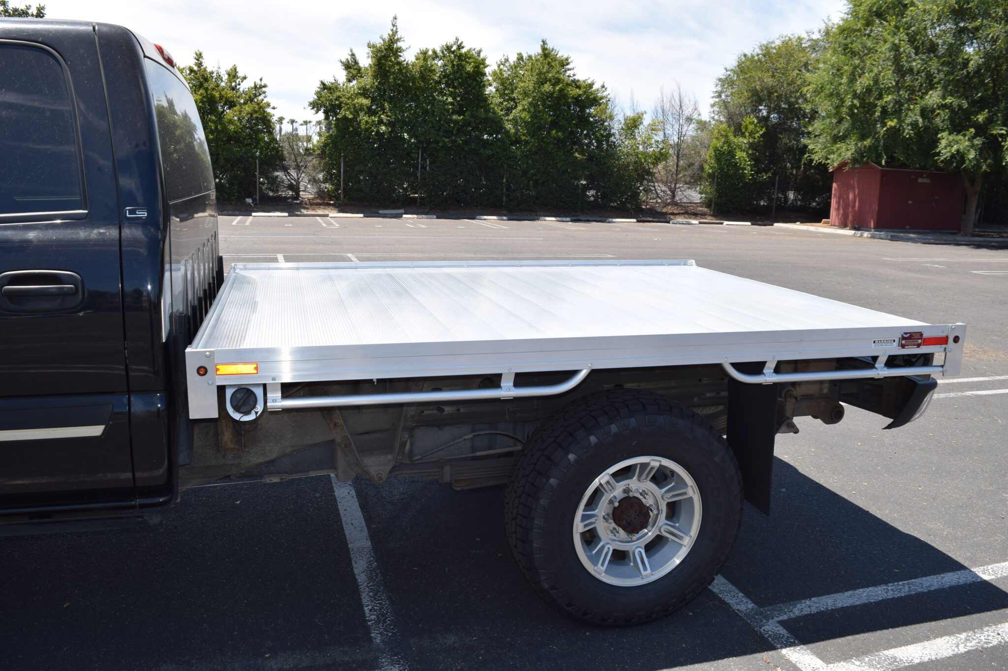 2005 Chevy Silverado 2500 80.5×86 aluminum flat bed with no headboard