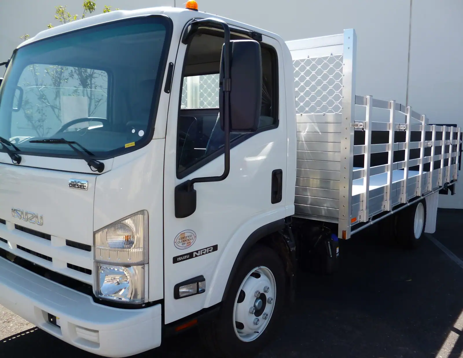 Isuzu truck with an Alumbody aluminum bed