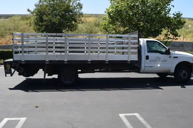 Aluminum Gate Assembly for a 2006 F450 8'x16', with 41'' lift out stakes
